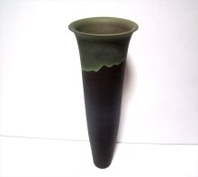 他の写真1: 特-２８９　手作り緑釉掛け分け筒型花器