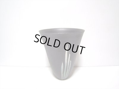 画像6: 作家物　黒６.５号立花器草文様　T-２７－１４