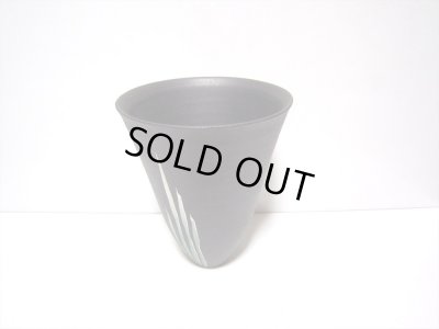 画像3: 作家物　黒６.５号立花器草文様　T-２７－１４