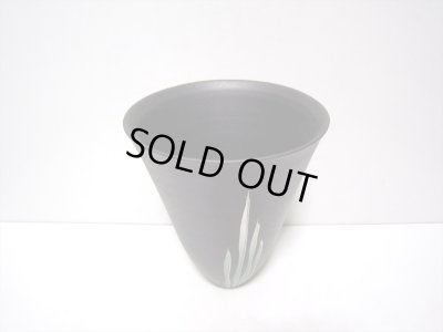 画像5: 作家物　黒６.５号立花器草文様　T-２７－１４