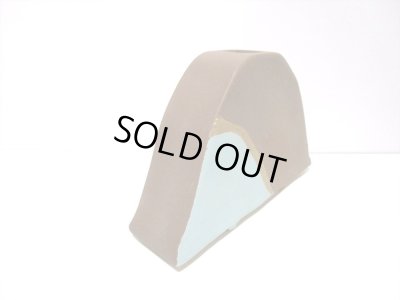 画像9: 特-５３３　手作り黄土色山型花器