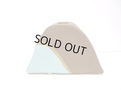 画像10: 特-５３３　手作り黄土色山型花器