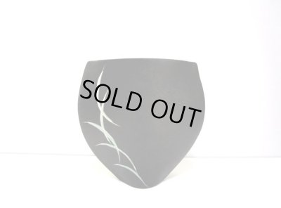 画像8: 一品作　艶消し黒偏壷　草葉文様　T-３０－１５Ａ