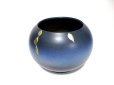 画像8: 一品作　手造り藍色９号丸壺型花器　T-３０－４５