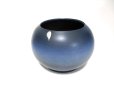 画像7: 一品作　手造り藍色９号丸壺型花器　T-３０－４５