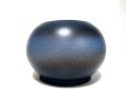 画像4: 一品作　手造り藍色９号丸壺型花器　T-３０－４５