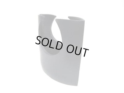 画像11: 特-６５７　手造り艶消し黒丸窓変形花器