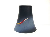 特-６６３　作家物 手造り紺色山型花器