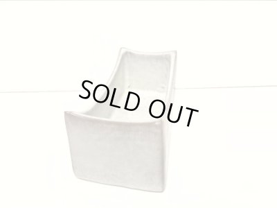 画像8: 特-７３６　手造り白釉９号長方弧型花器　