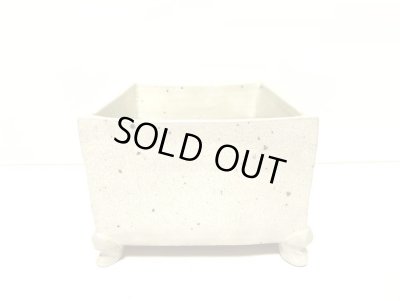 画像7: 作家物　手造り粉引釉８号正角深猫足付　T-０５－０９