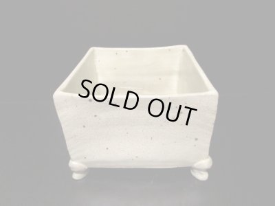 画像9: 作家物　手造り粉引釉８号正角深猫足付　T-０５－０９