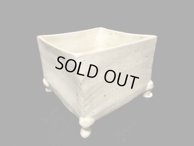 画像10: 作家物　手造り粉引釉８号正角深猫足付　T-０５－０９