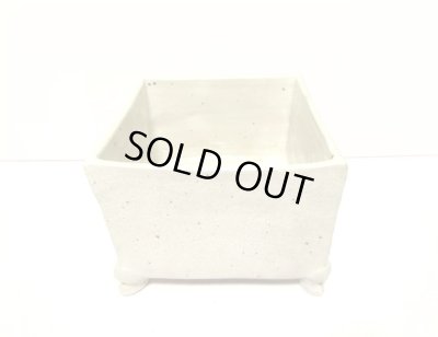 画像5: 作家物　手造り粉引釉８号正角深猫足付　T-０５－０９