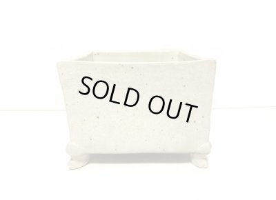 画像4: 作家物　手造り粉引釉８号正角深猫足付　T-０５－０９