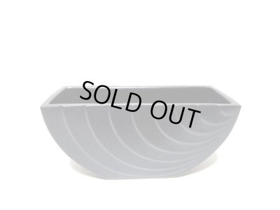 画像11: 黒マット波紋９号半円花入れ ルーナ　T-０５－２９