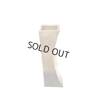 画像4: 作家物　ブラウン布目弓形角花器　T-０５-３８