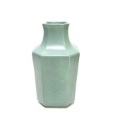特-５９１　青磁色正角角切花瓶