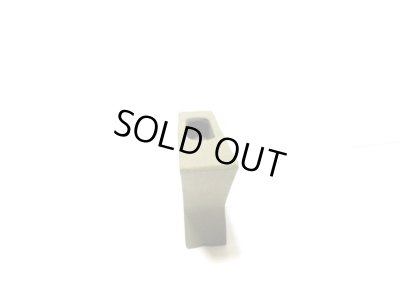 画像4: 手造り ウグイス色６.５号逆三角形足付花器　T-０６-０８