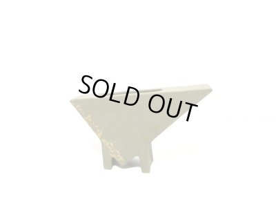 画像6: 手造り ウグイス色６.５号逆三角形足付花器　T-０６-０８