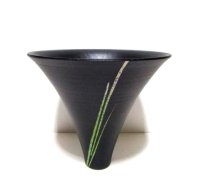 一品作　黒９.５号丸反型長鉢 グリーン草文様　T-０６－５４