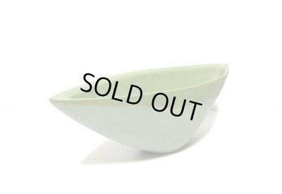 画像11: 手造り 若緑色１３.５号舟形花器　T-０６－７５