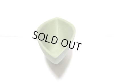 画像6: 手造り 若緑色１３.５号舟形花器　T-０６－７５