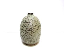 他の写真1: 特-７６９　手造り緑灰釉流し５.５号丸型細口花器
