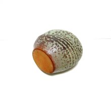 他の写真3: 特-７６９　手造り緑灰釉流し５.５号丸型細口花器