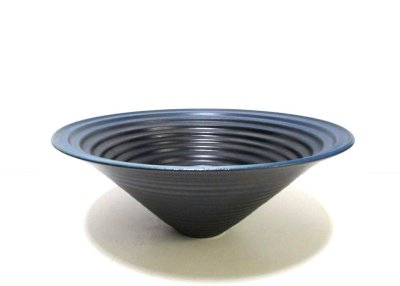 画像1: 藍色／黒ツートーン１１号丸段付反型鉢　T-０７－２５