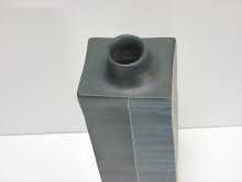 他の写真2: 一品作　黒角型長花瓶　T-０４-１５