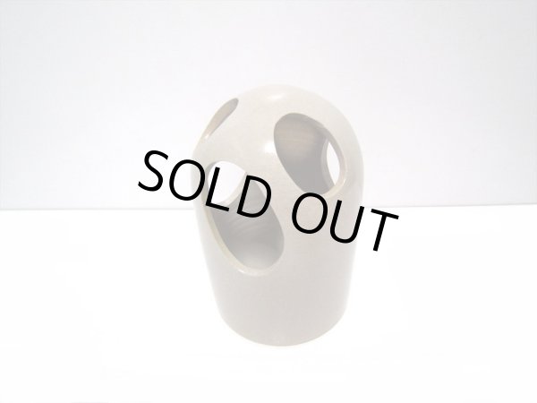 画像7: 手造りベージュ砲弾形穴付花器　T-２７-３ (7)