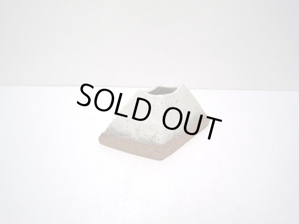 画像3: 特-１２９　手造り山型花器白（小） (3)